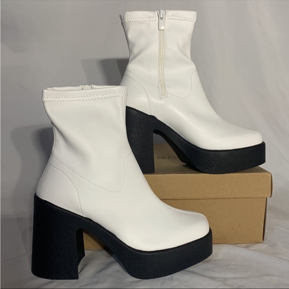 Steve Madden Luxurious Klayton White Black Heeled Boots New With Box Womans - Picture 2 of 5